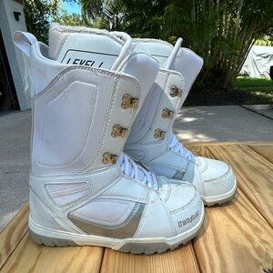Thirtytwo Women’s White Snowboarding Boots - Size 9.5